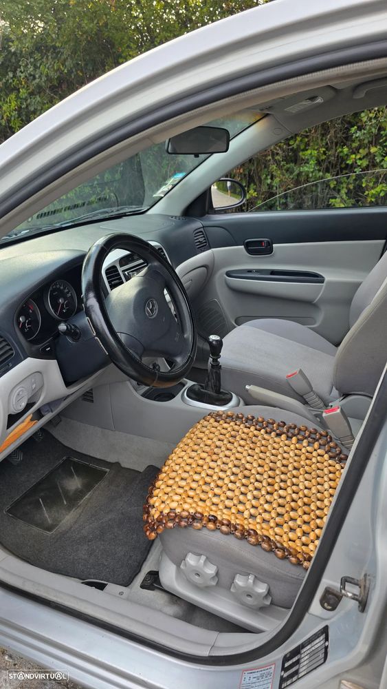 Hyundai Accent - 12