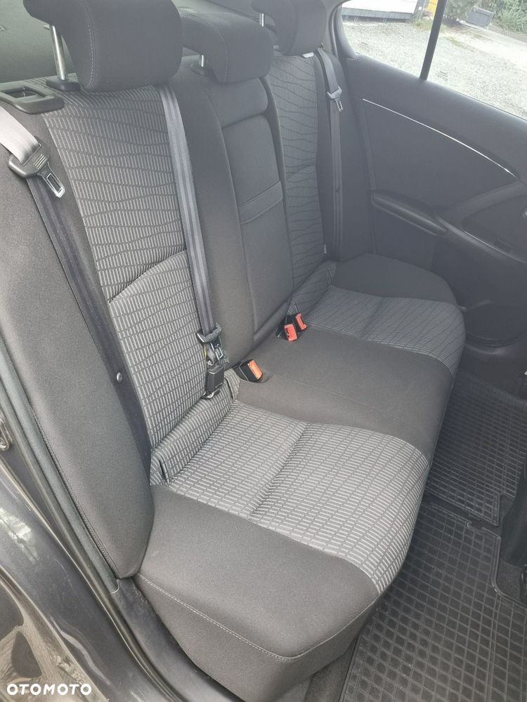 Toyota Avensis - 15