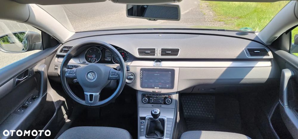 Volkswagen Passat 2.0 TDI DPF Comfortline - 12