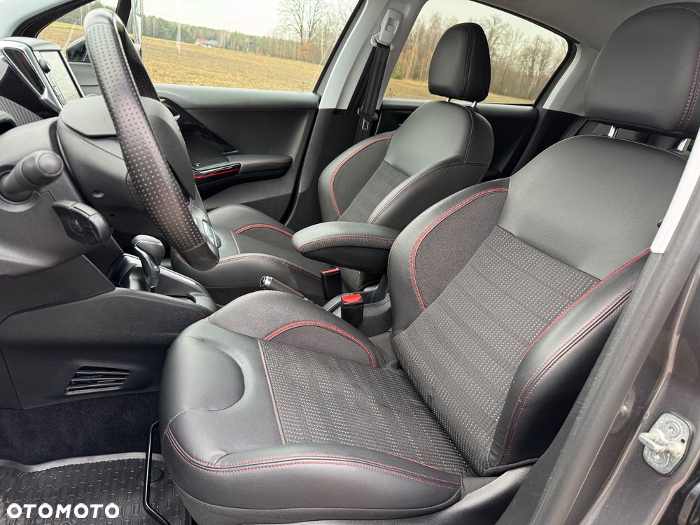 Peugeot 208 - 16