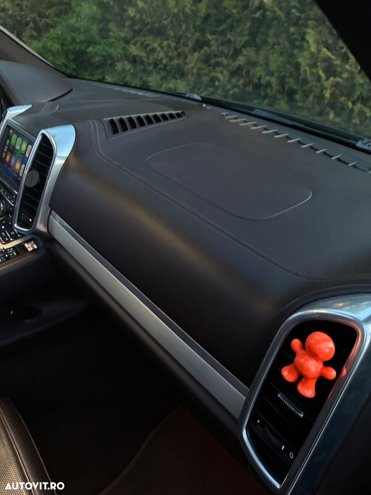 Porsche Cayenne - 12