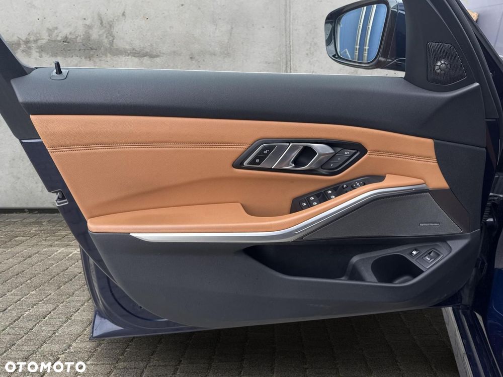 BMW Seria 3 330e Luxury Line - 18