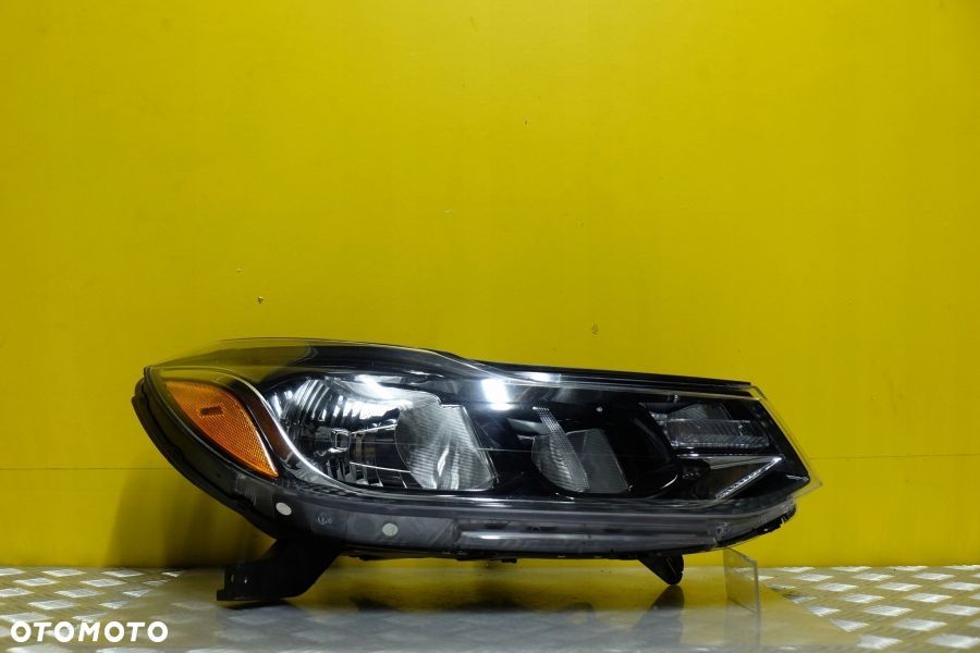 CHEVROLET TRAX 2017- REFLEKTOR LAMPA ZWYKŁA R USA