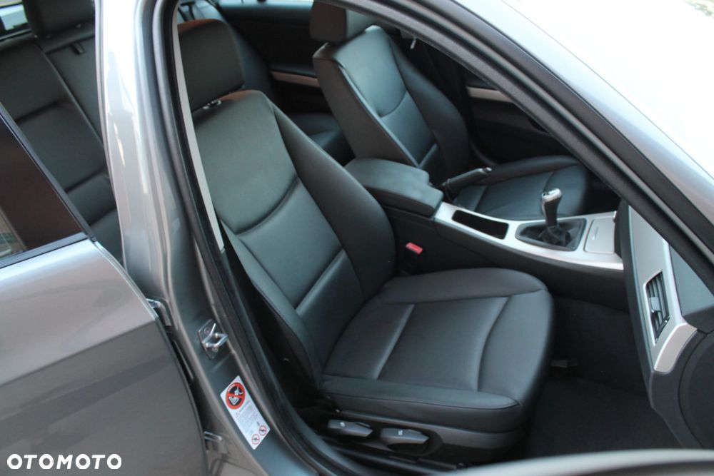 BMW Seria 3 318d DPF Edition Exclusive - 18