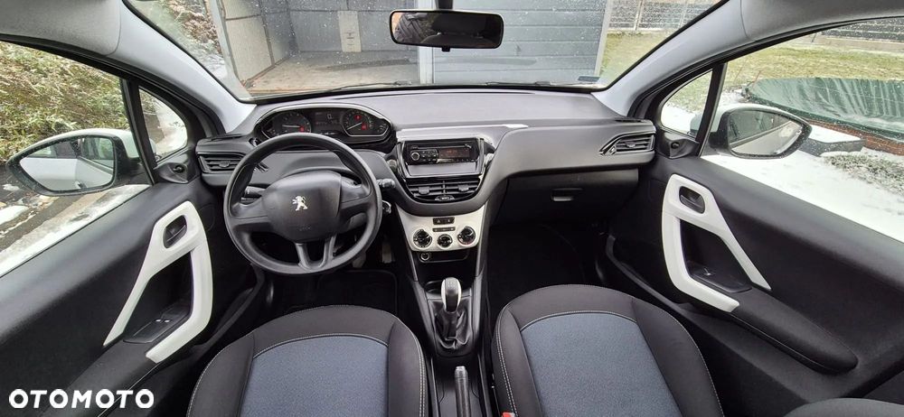 Peugeot 208 - 10