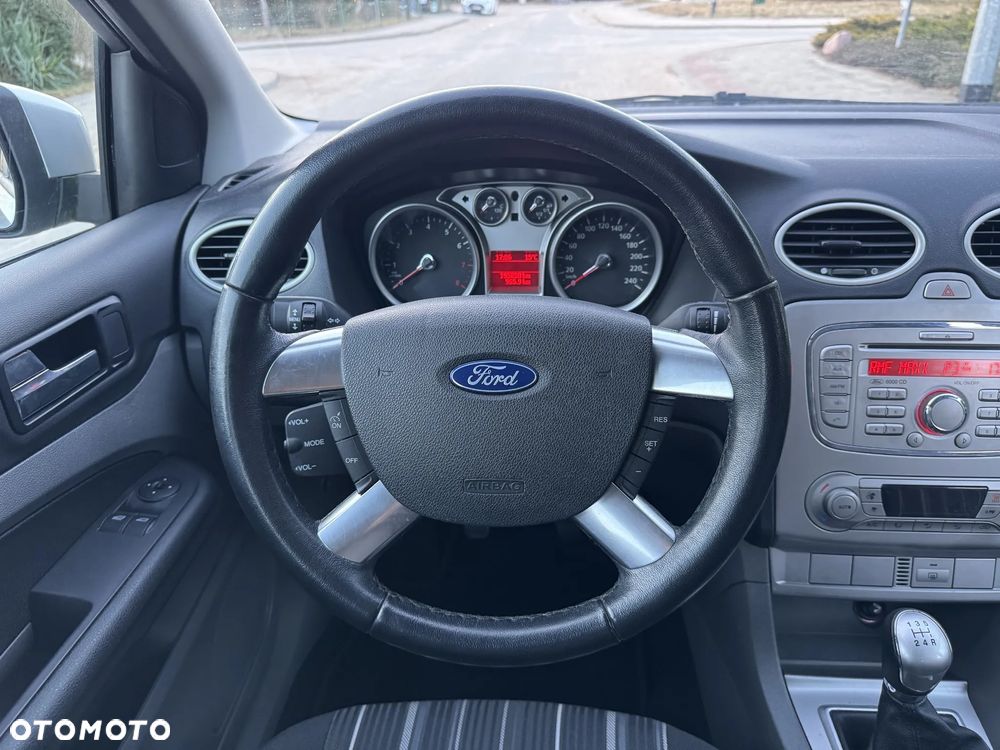 Ford Focus 1.6 16V Style+ - 36