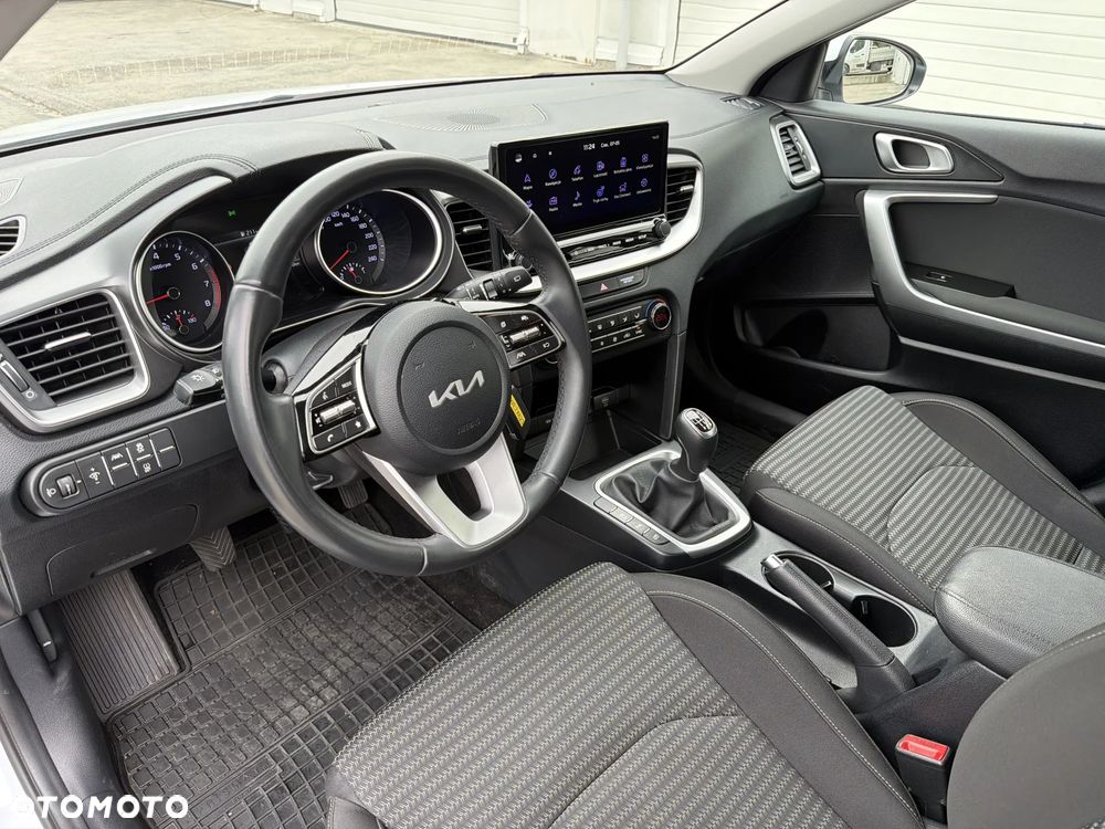 Kia Ceed 1.5 T-GDI M - 10
