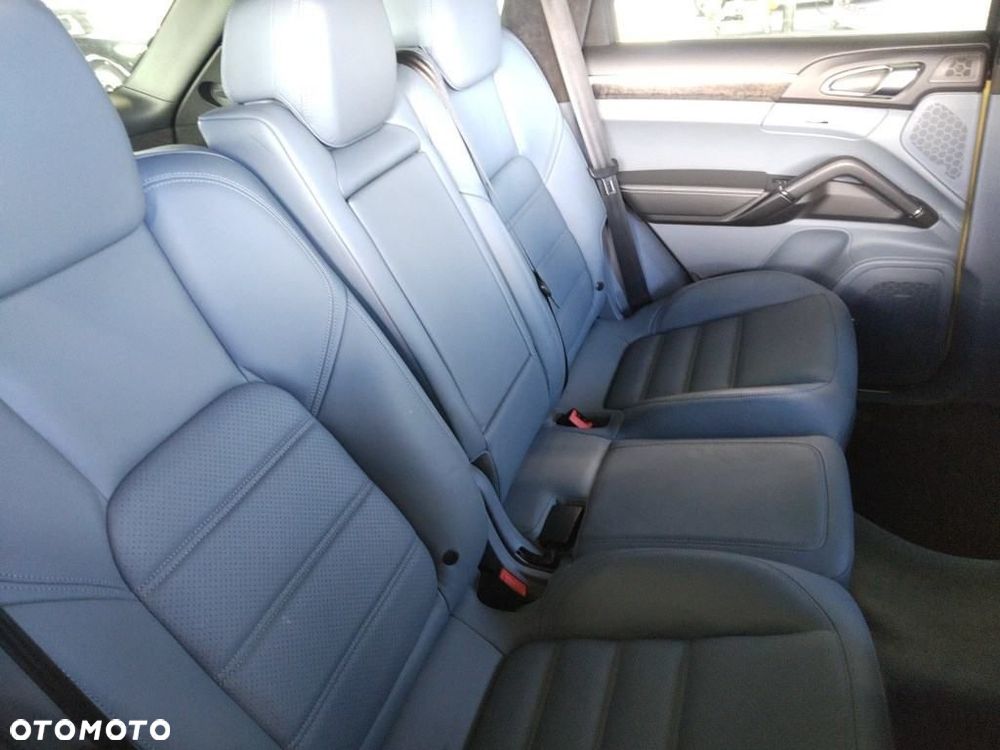 Porsche Cayenne Turbo - 28
