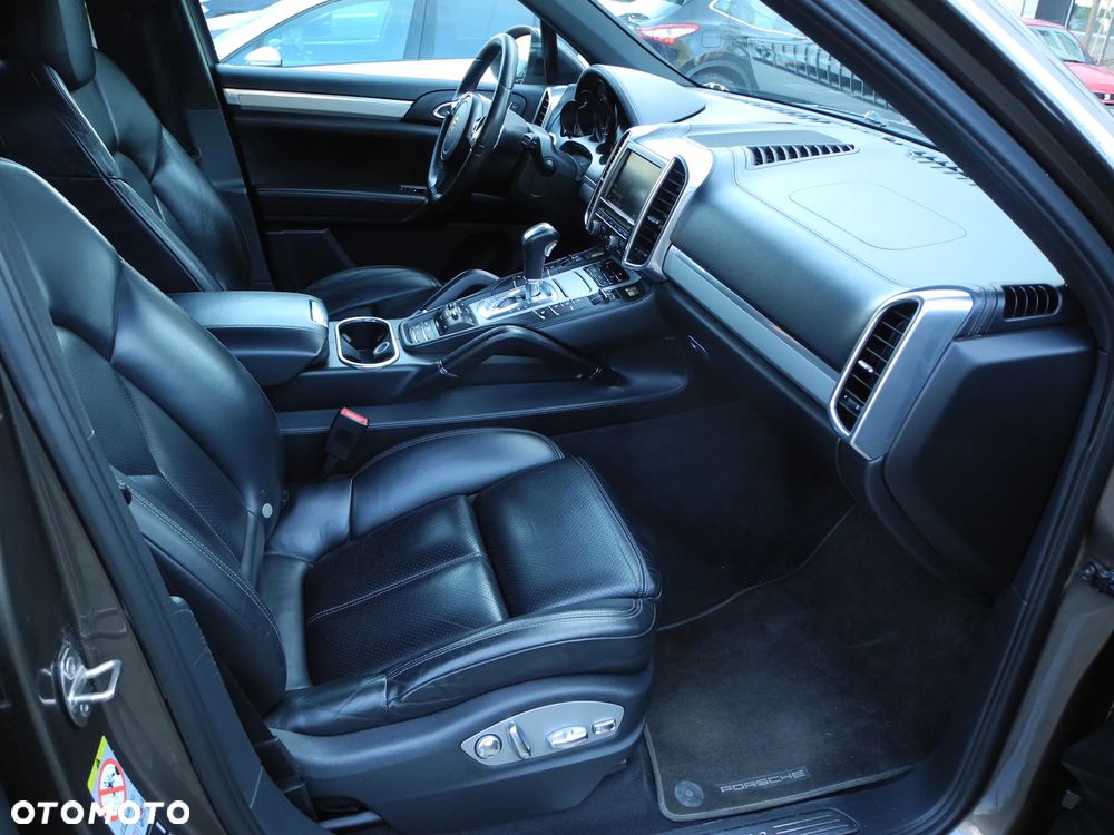 Porsche Cayenne - 15