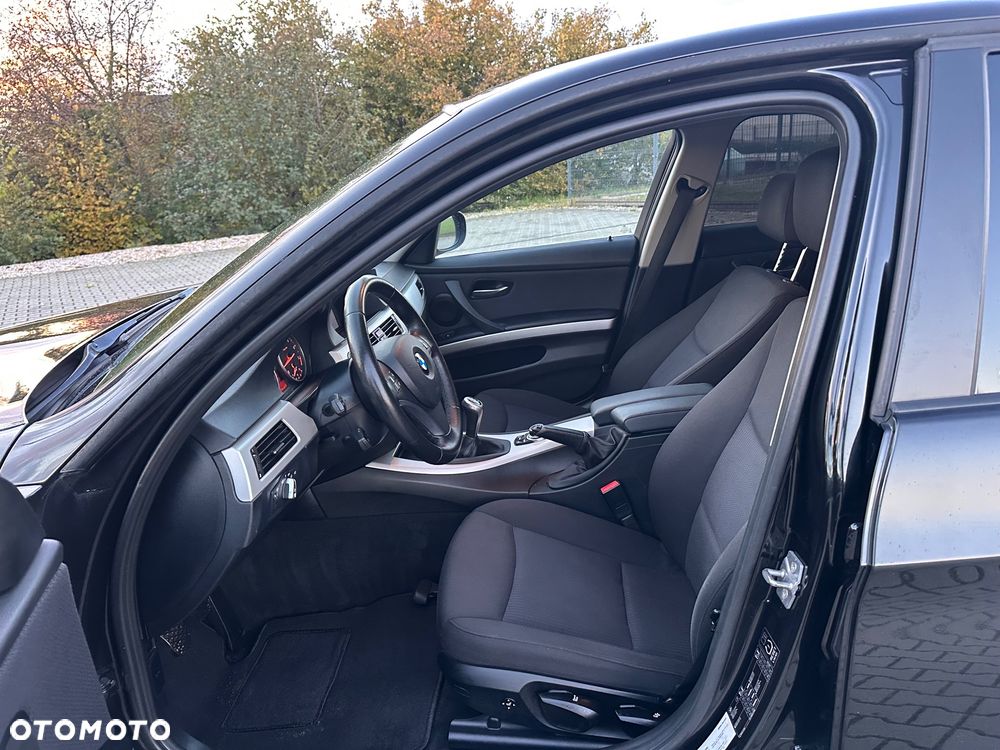 BMW Seria 3 320i Edition Exclusive - 17
