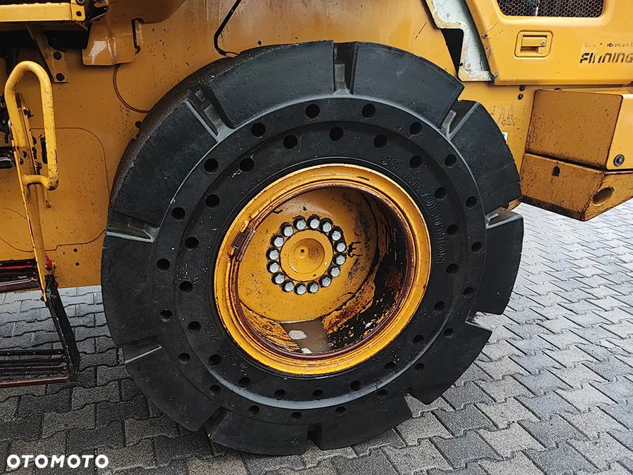 Caterpillar 930K - 24