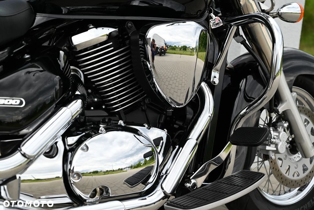 Suzuki Intruder - 11