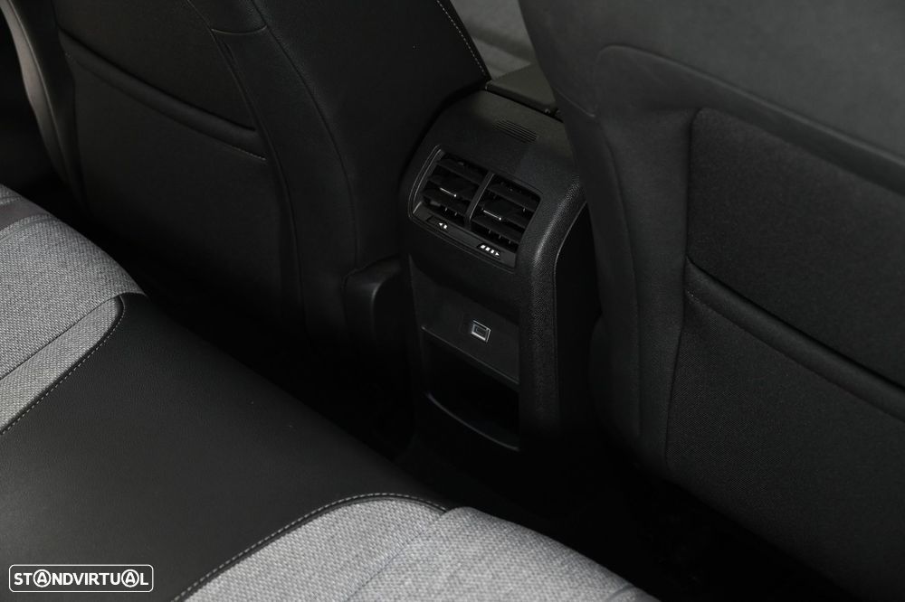 Opel Astra 1.2 T Elegance - 25