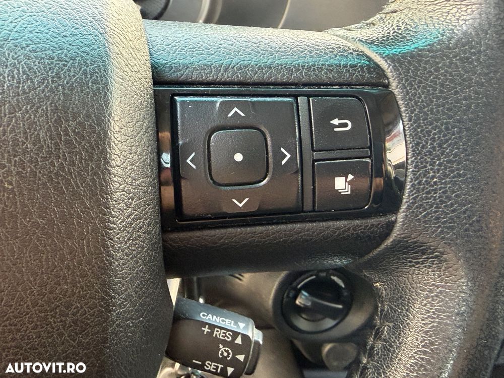 Toyota Hilux 2.4D 150CP 4x4 Double Cab 6MT Style - 16