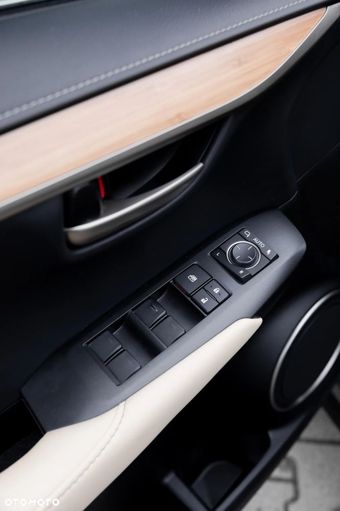 Lexus NX 300h Prestige AWD - 11