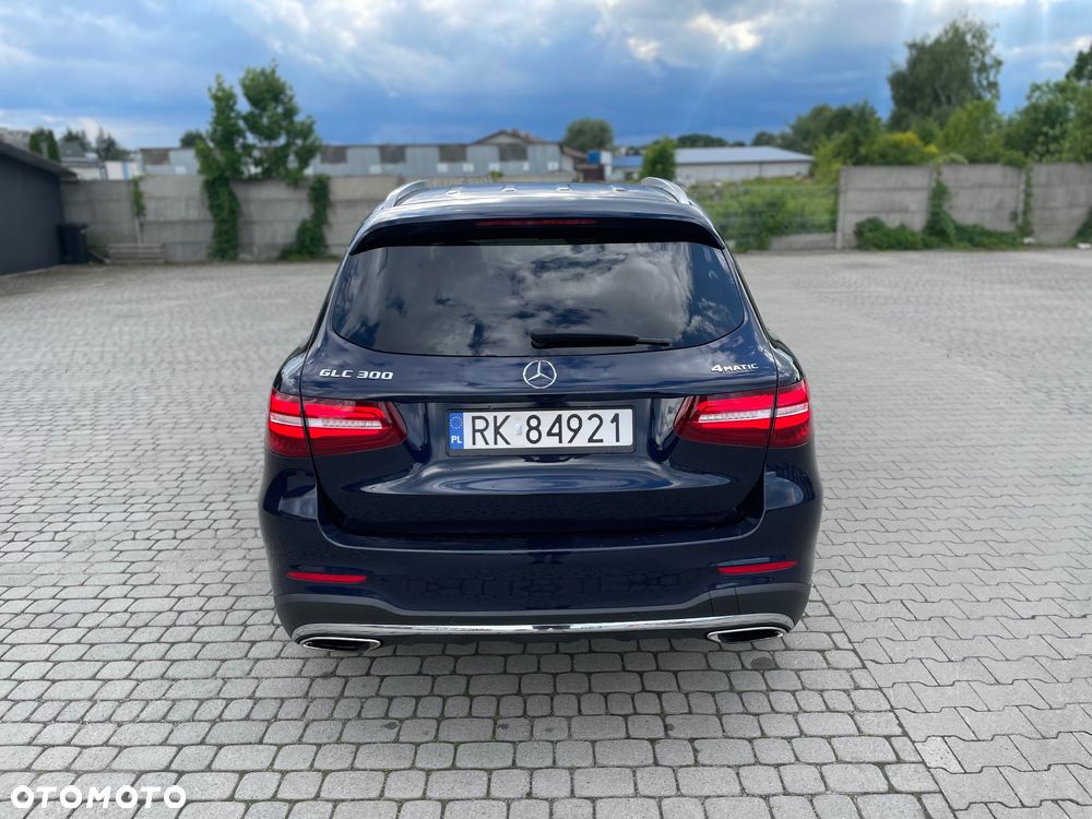Mercedes-Benz GLC 300 4Matic 9G-TRONIC AMG Line - 13