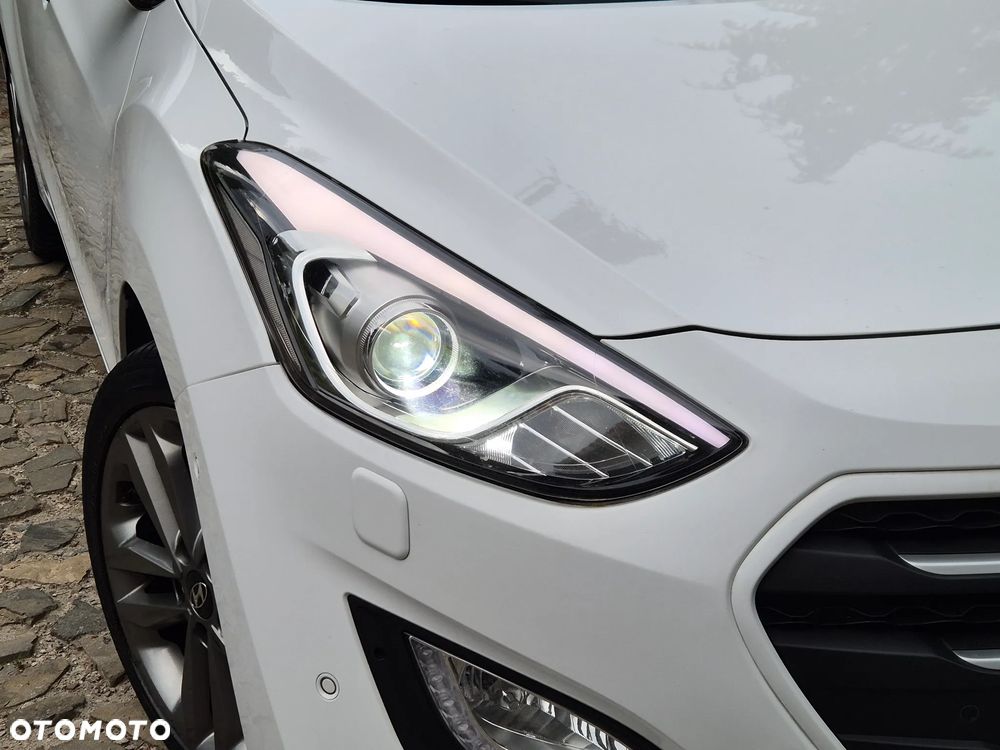 Hyundai i30 blue Kombi 1.6 CRDi DCT Premium - 38