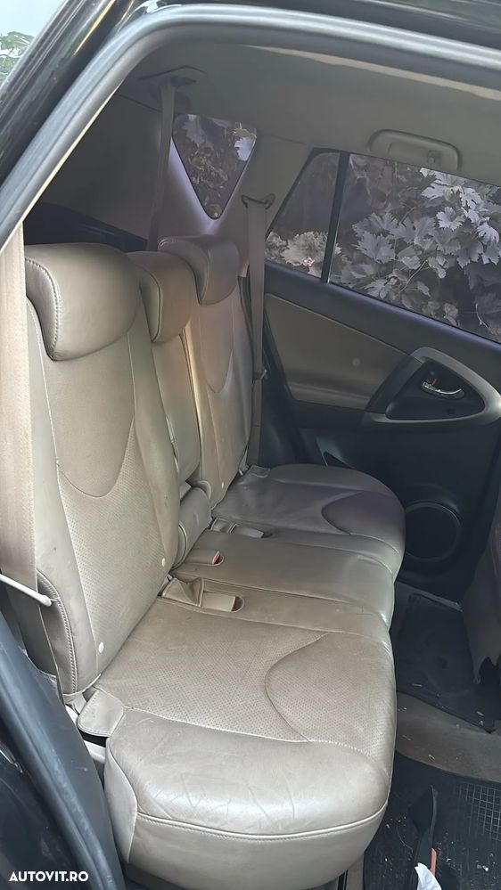 Toyota RAV4 - 7