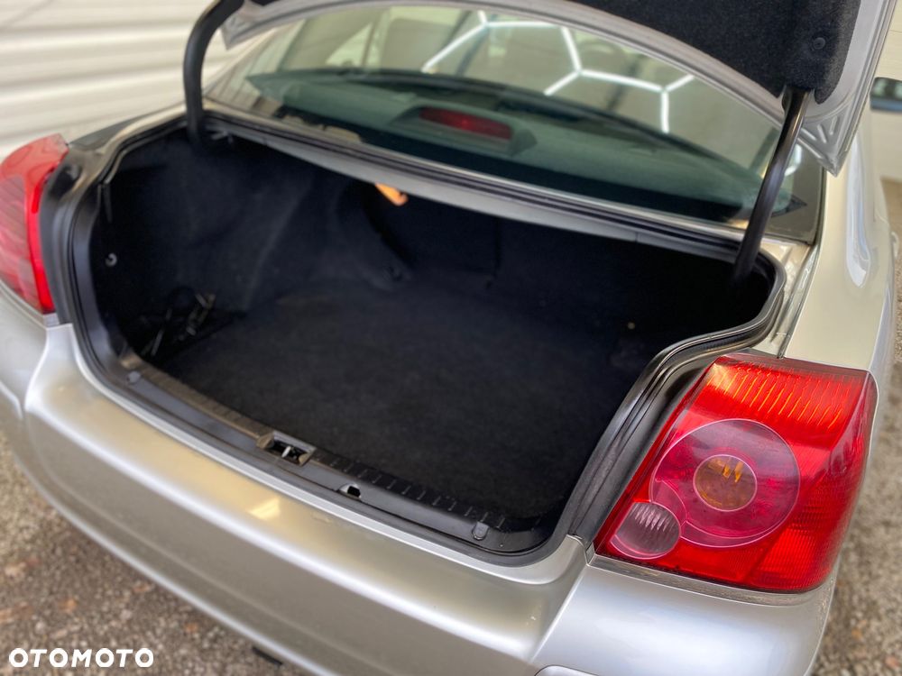 Toyota Avensis 2.0 D-4D Sol - 26