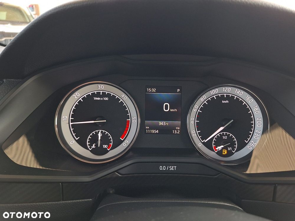 Skoda Superb 2.0 TDI SCR Sportline DSG - 21