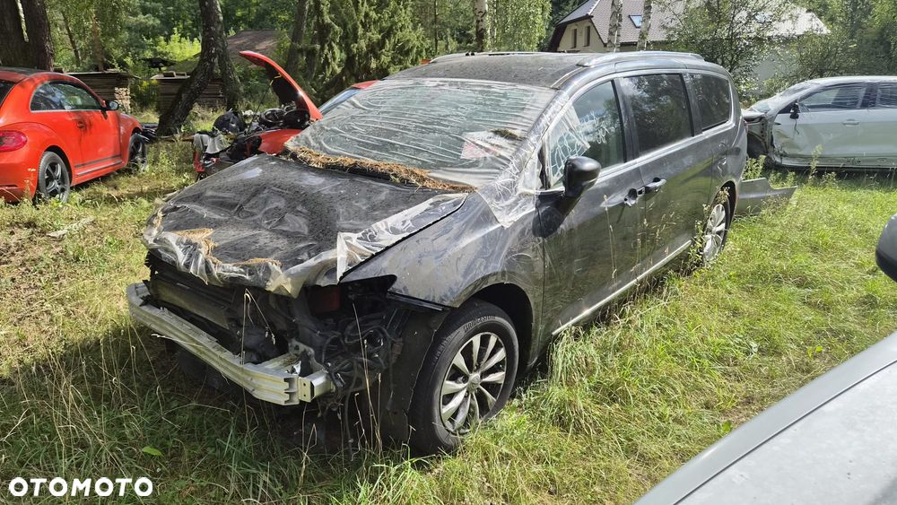Chrysler Pacifica - 4