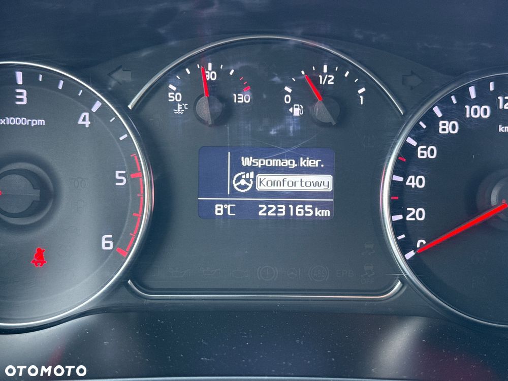 Kia Carens 1.7 CRDi XL 7os - 26