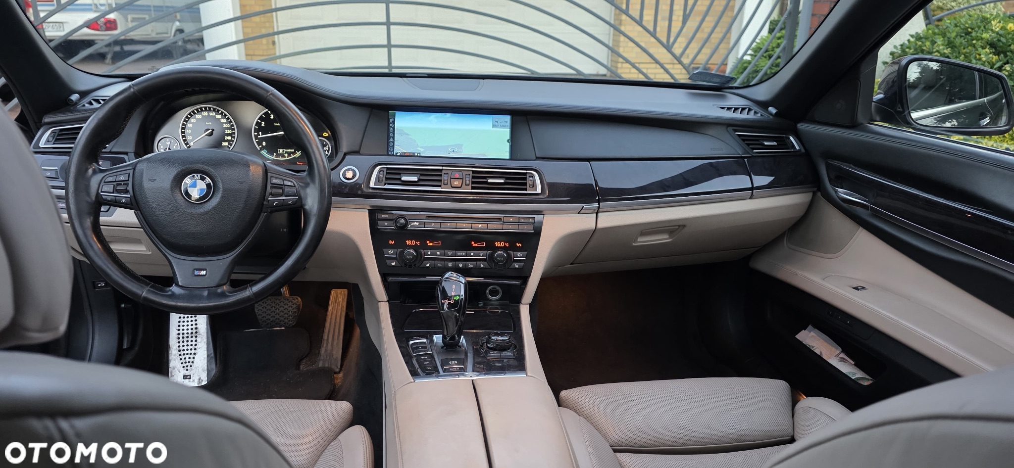BMW Seria 7 750i xDrive - 5