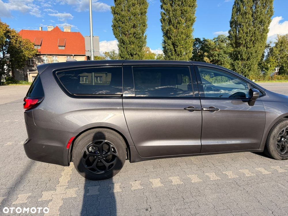 Chrysler Pacifica - 4