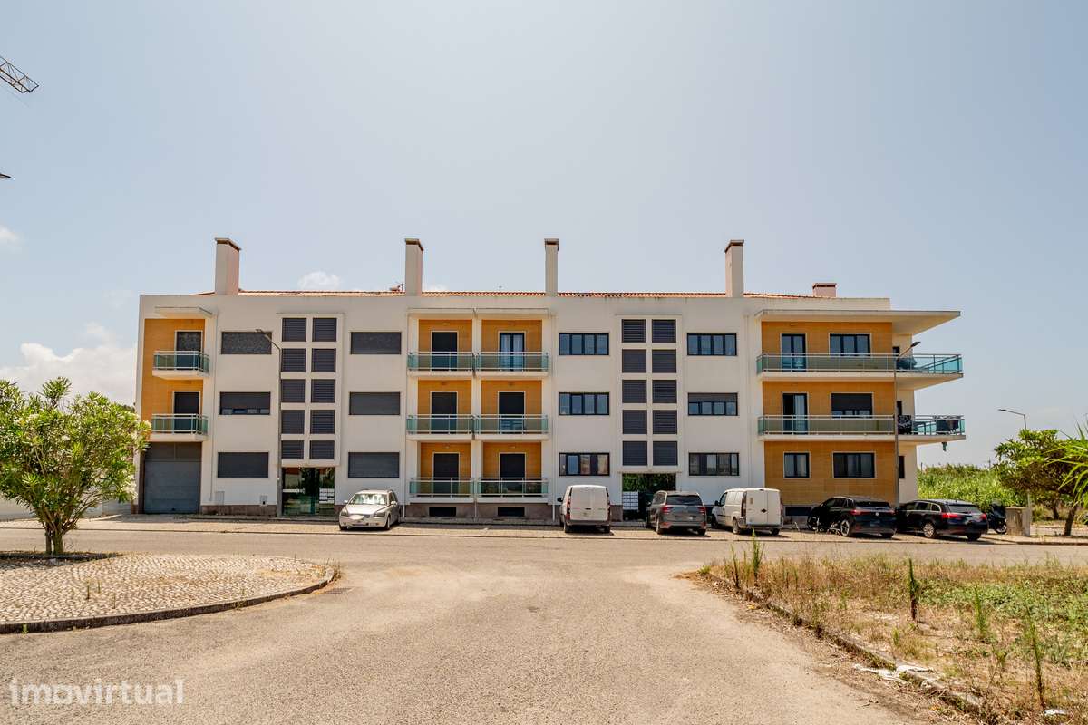 Apartamento T2+2 Duplex, Santa Cruz c/Vista Mar, Garagem e Arrecadação - Grande imagem: 2/33