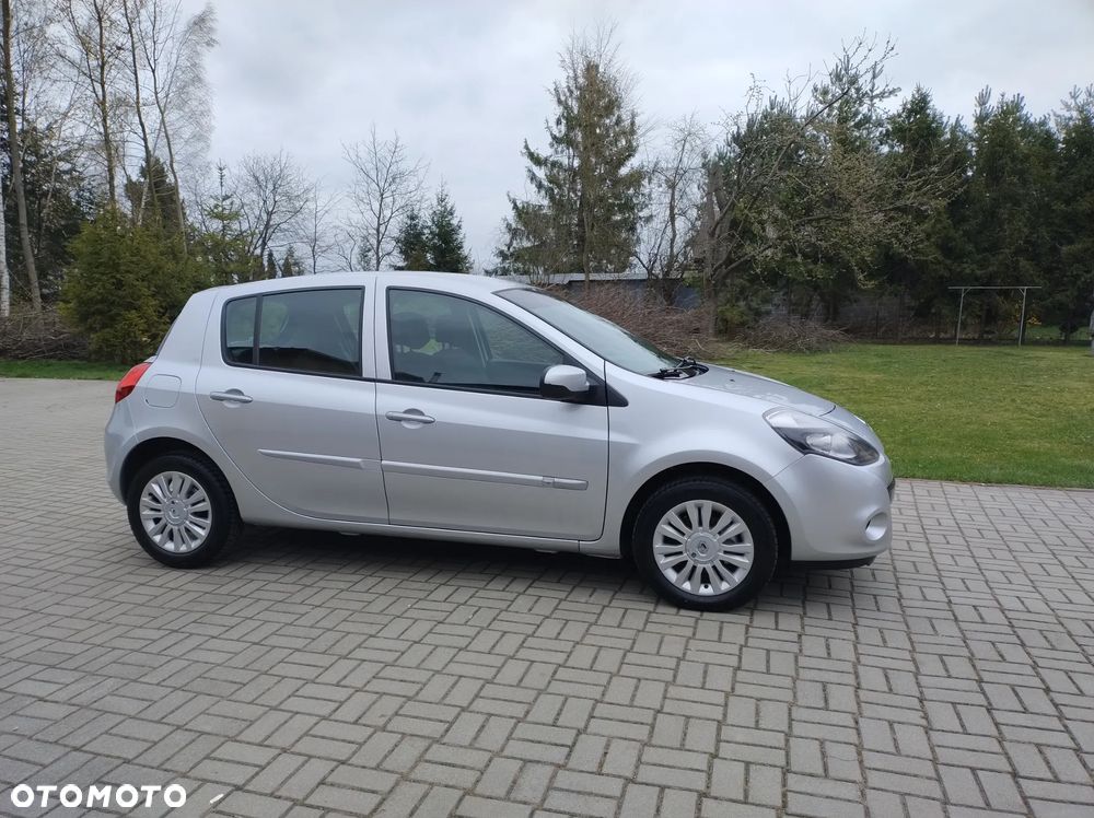 Renault Clio 1.2 16V 75 Dynamique - 13