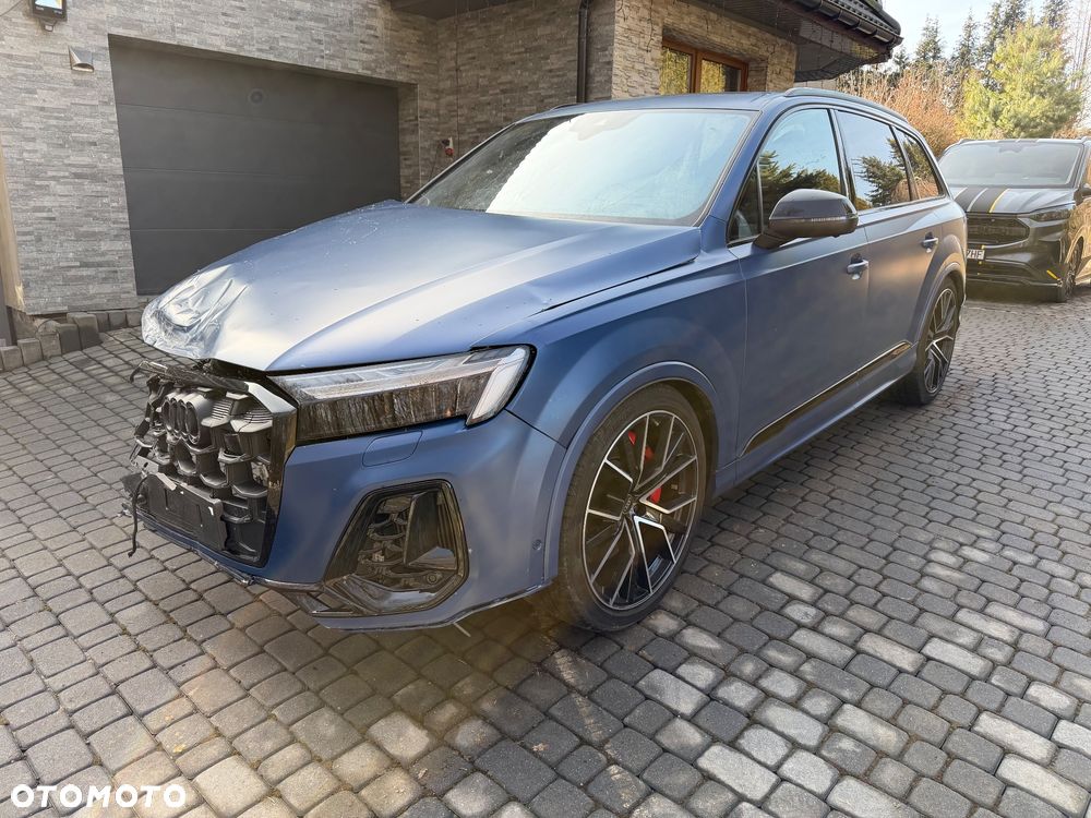 Audi SQ7 - 7