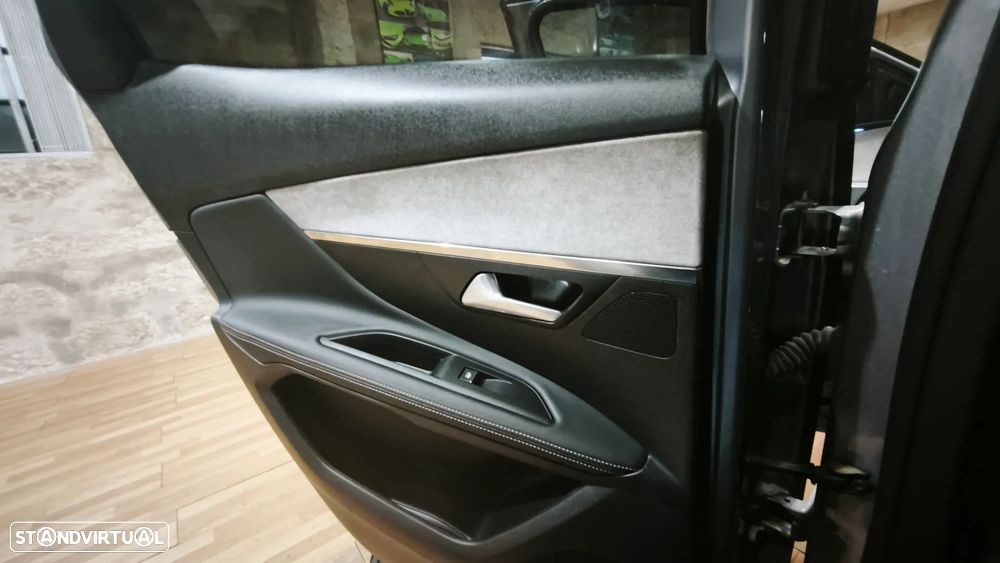 Peugeot 3008 1.6 Hybrid4 GT Line e-EAT8 - 31
