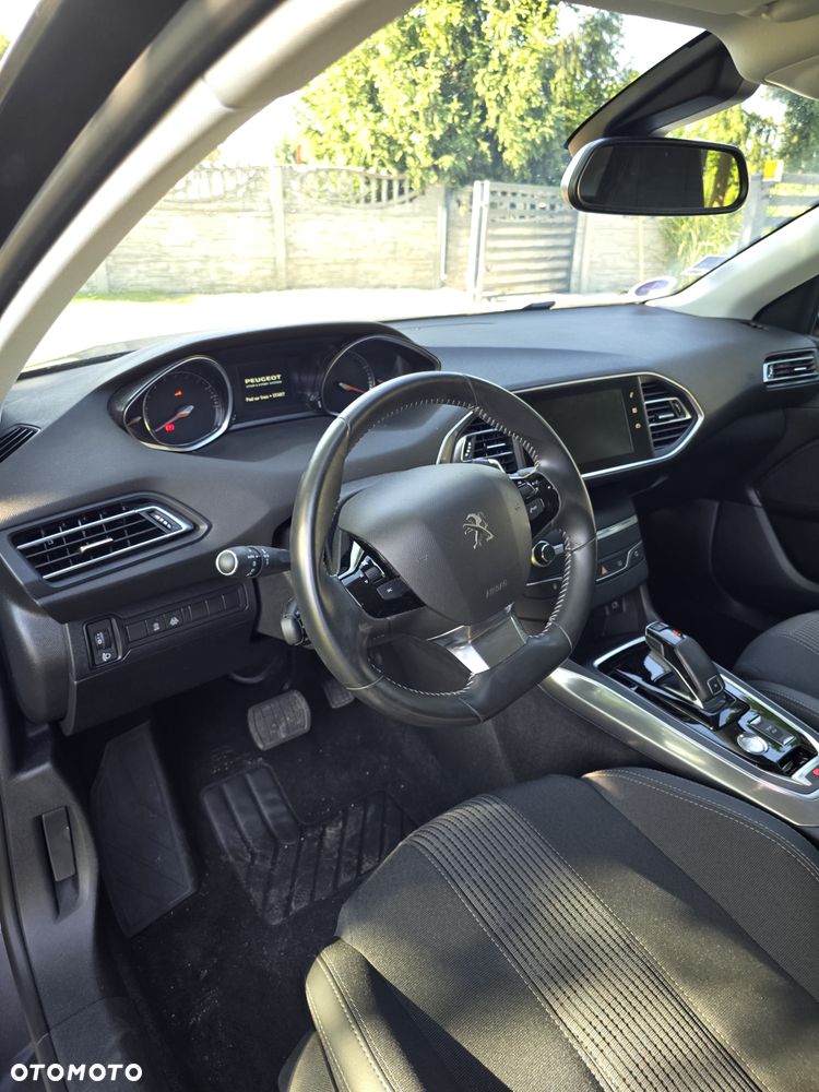Peugeot 308 1.2 PureTech GPF Allure S&S EAT8 - 18