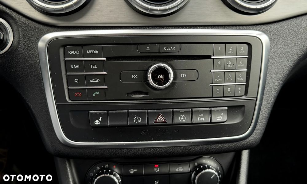 Mercedes-Benz CLA 180 7G-DCT AMG Line - 35