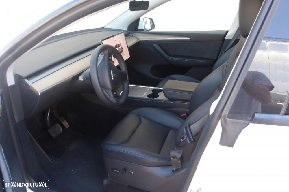 Tesla Model Y Standard RWD - 5