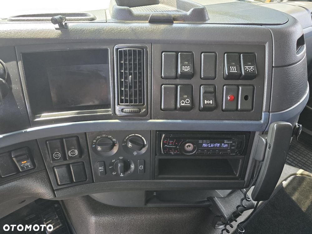 Volvo FH 440 6x2 - 9