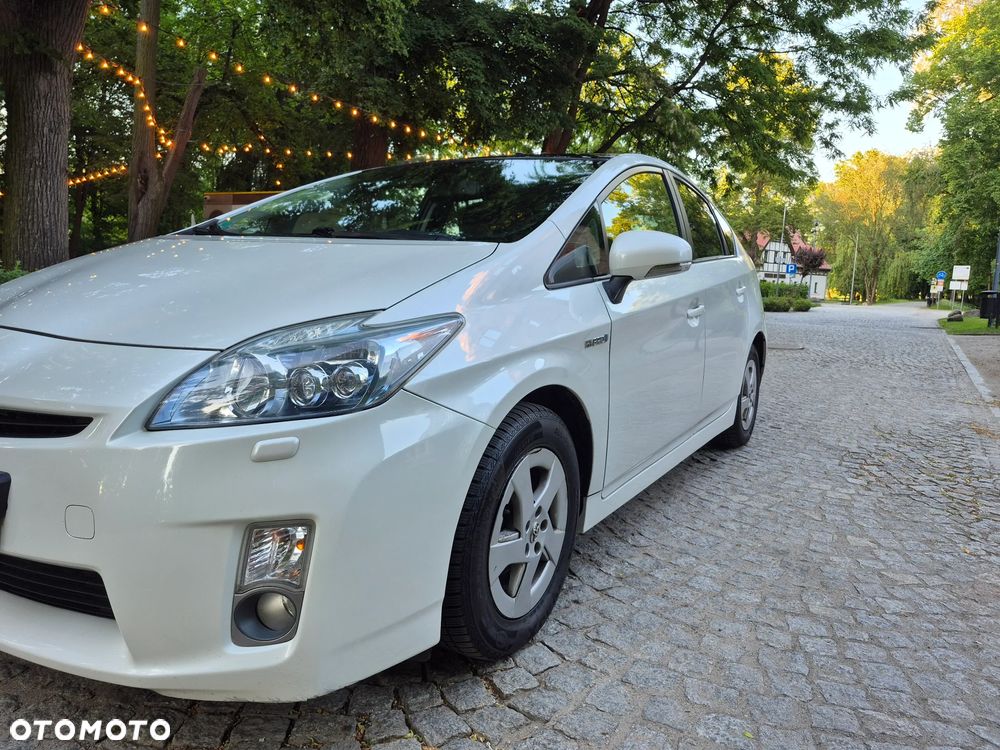 Toyota Prius (Hybrid) Executive - 18