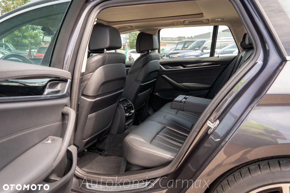 BMW Seria 5 530i xDrive Luxury Line - 28