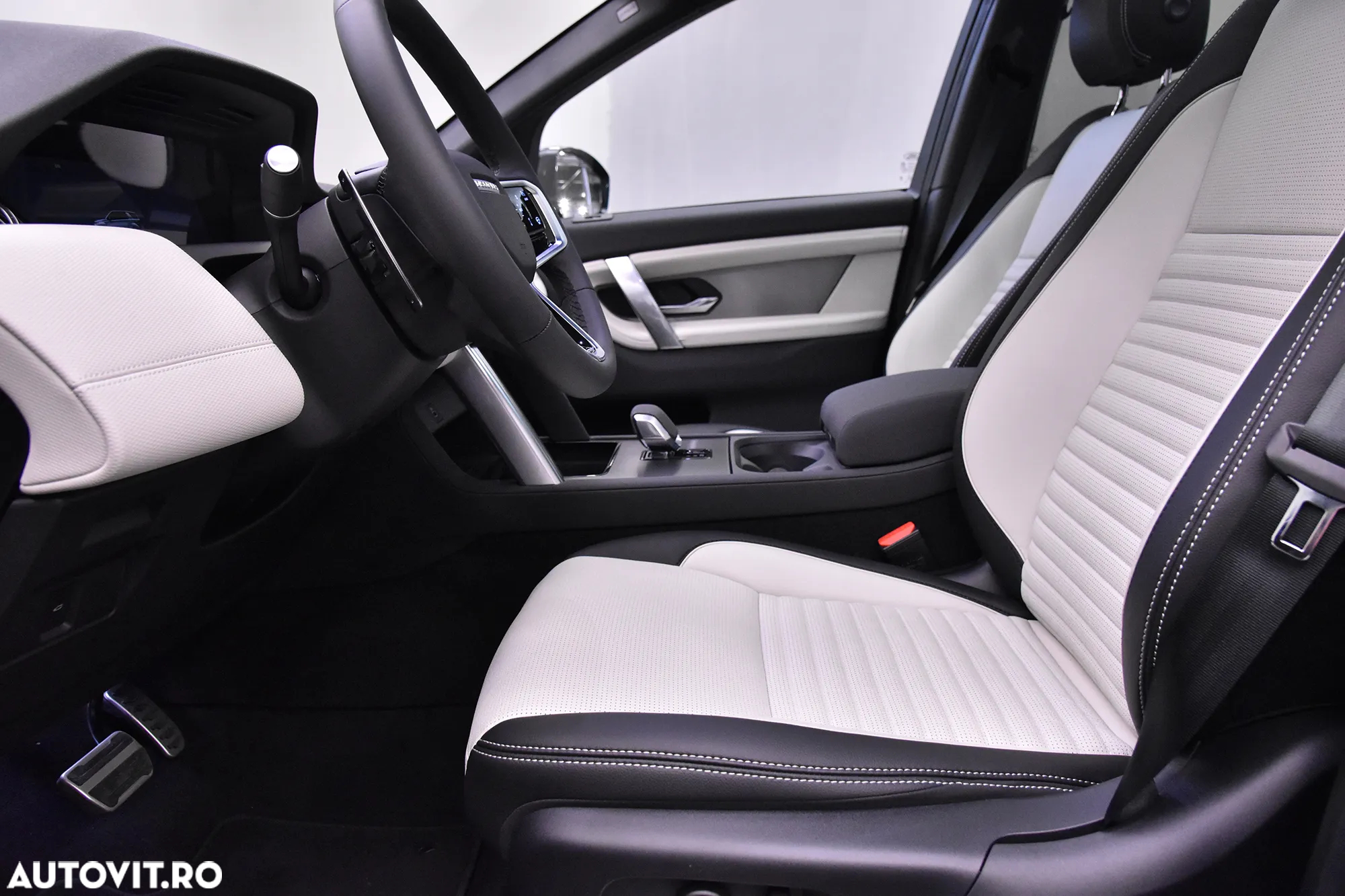 Land Rover Discovery Sport 2.0 P200 R-Dynamic MHEV SE - 11
