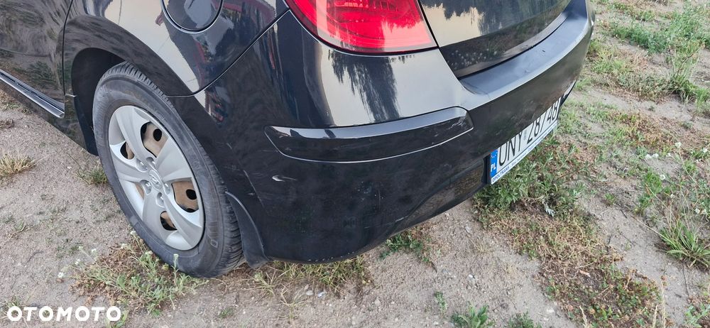Hyundai i30 1.4 Base + - 6