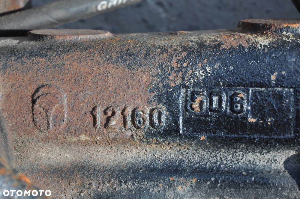 OBUDOWA MOSTU WAHACZ MASSEY FERGUSON 7480 6480 6485 - 9