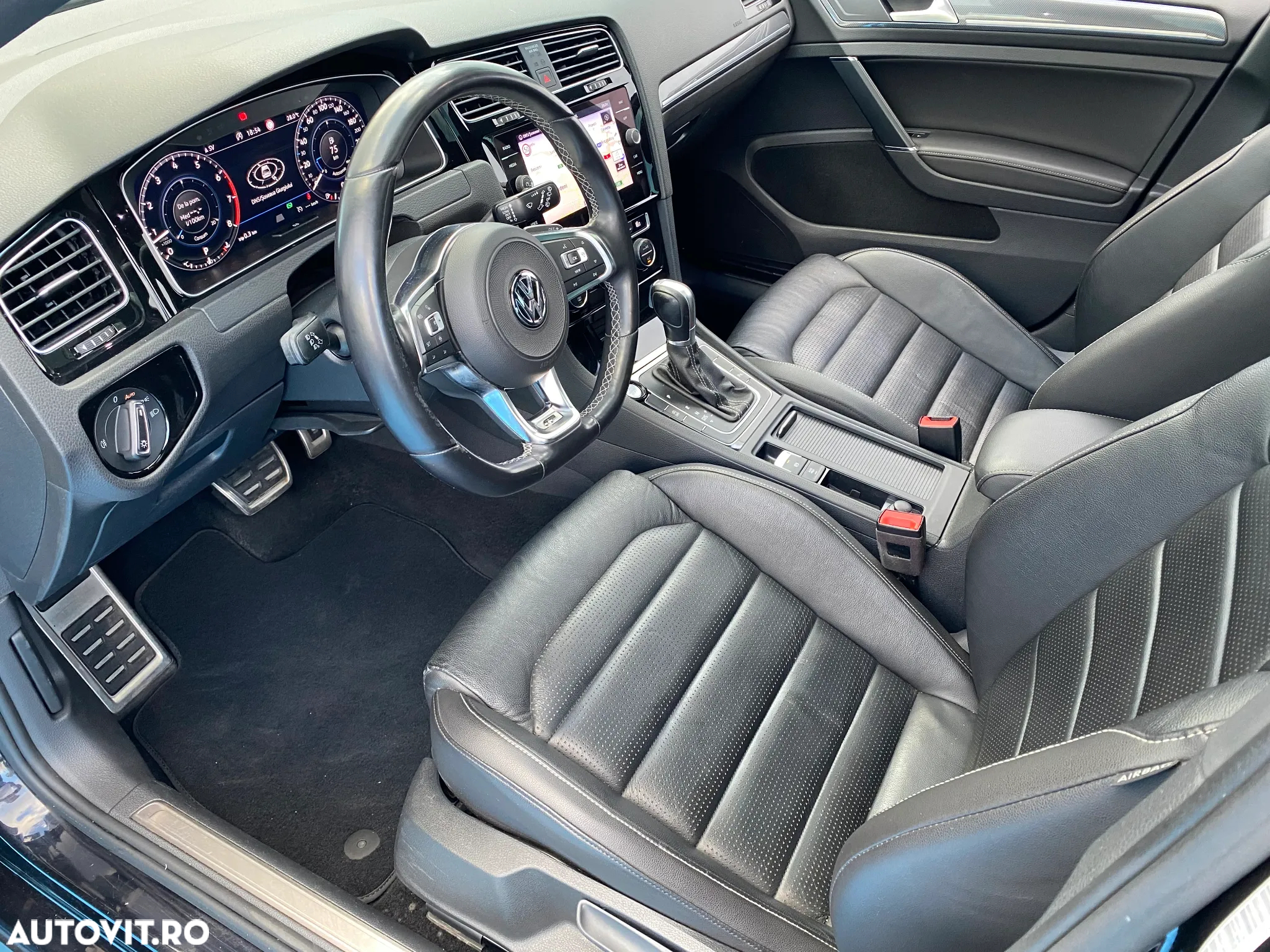 Volkswagen Golf 1.5 eTSI OPF DSG R-Line - 2