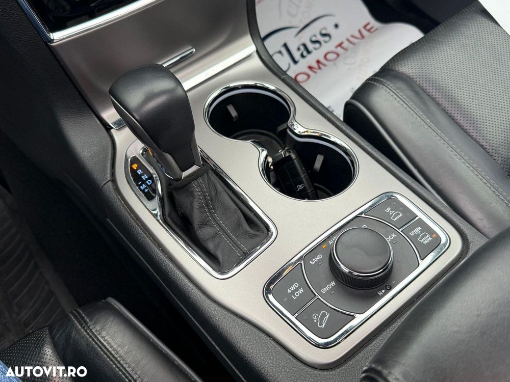 Jeep Grand Cherokee - 25