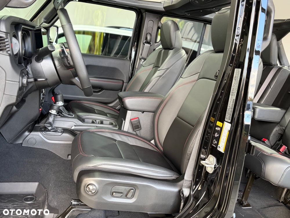 Jeep Wrangler - 32