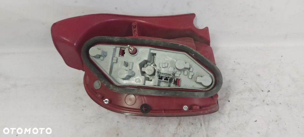 .  TYL TYLNA LAMPA PRAWA RENAULT GRAND MODUS - 4