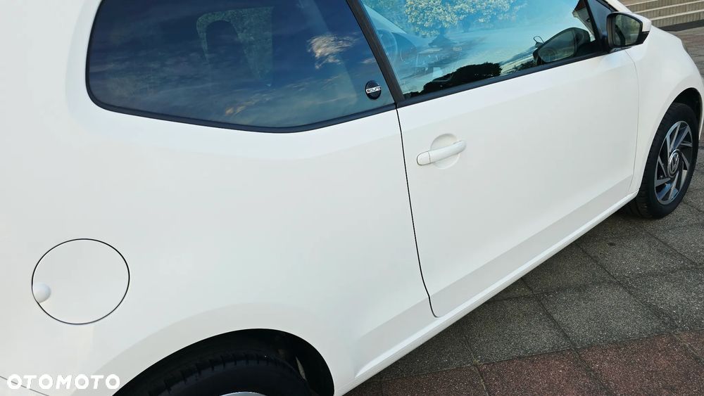 Volkswagen up! sound - 15