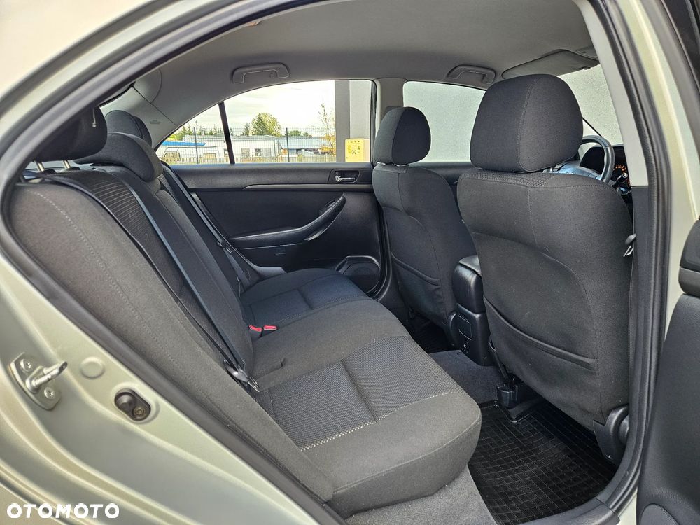 Toyota Avensis - 9