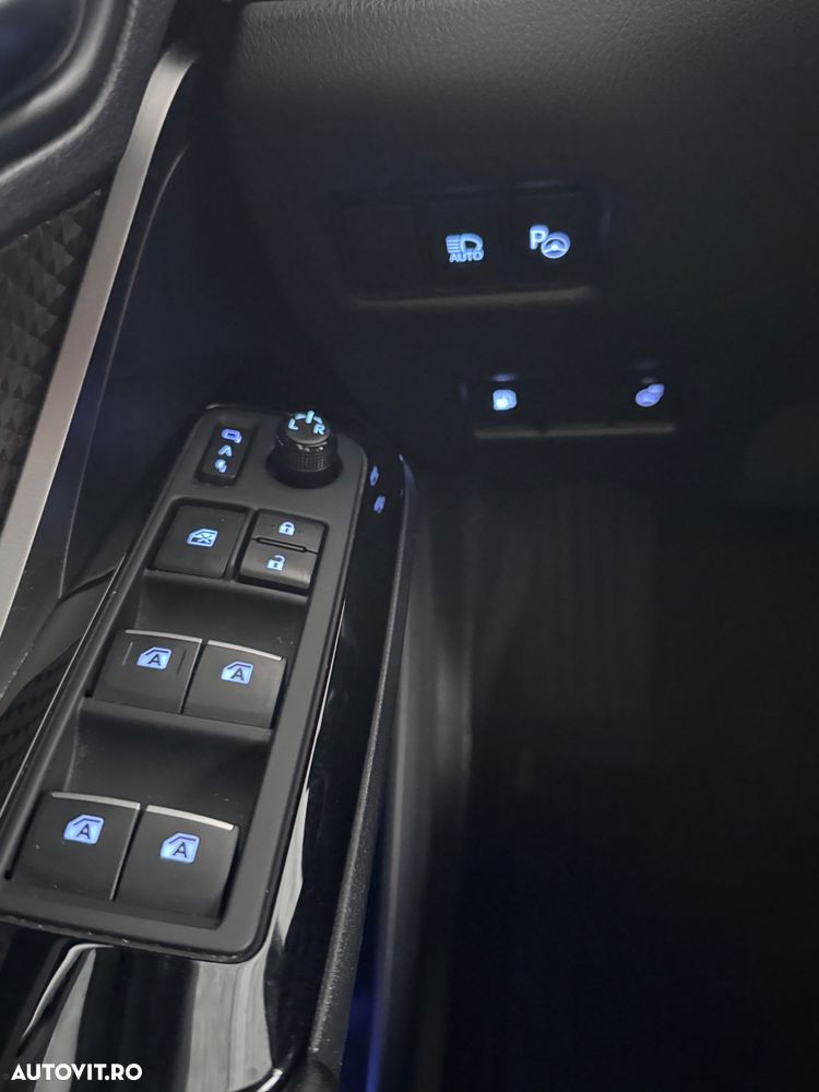 Toyota C-HR 1.8 HSD 122 CP 4x2 CVT C-lassy - 12