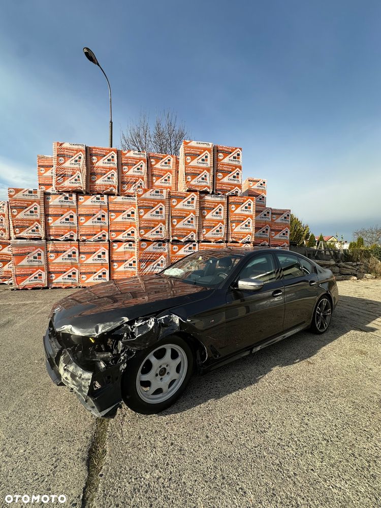 BMW Seria 5 M550i xDrive sport - 14