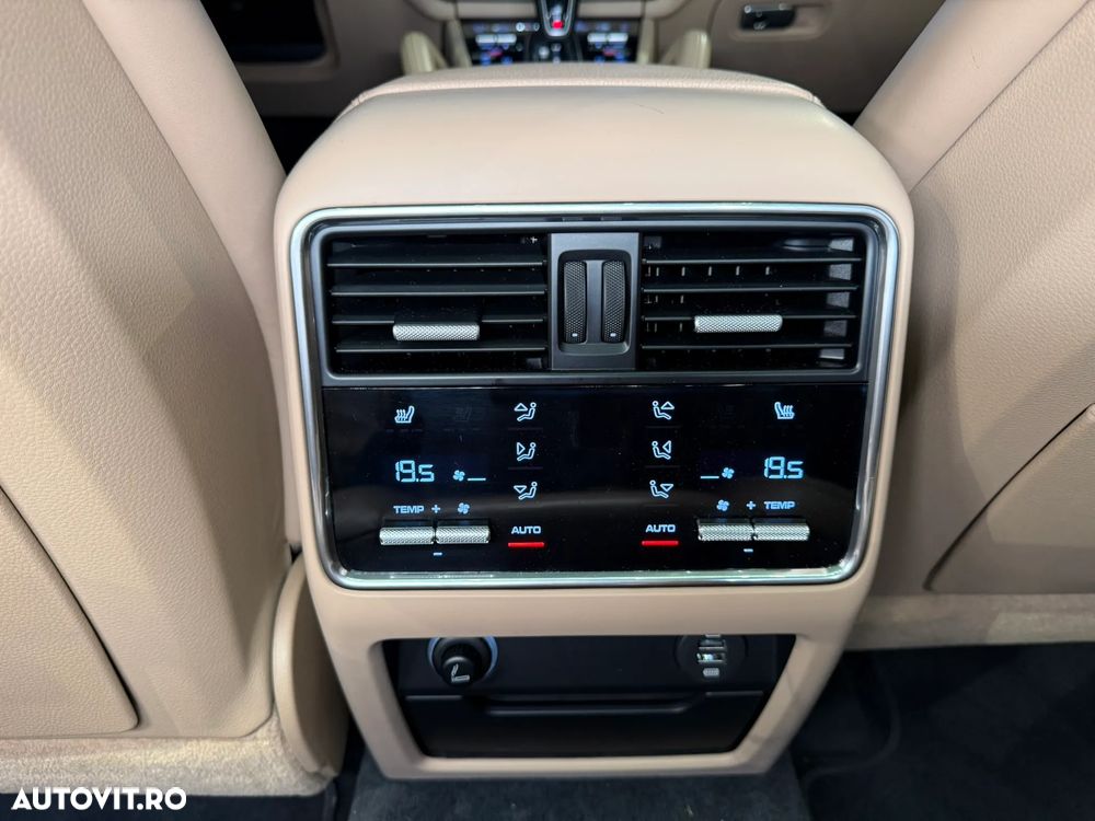 Porsche Cayenne - 26